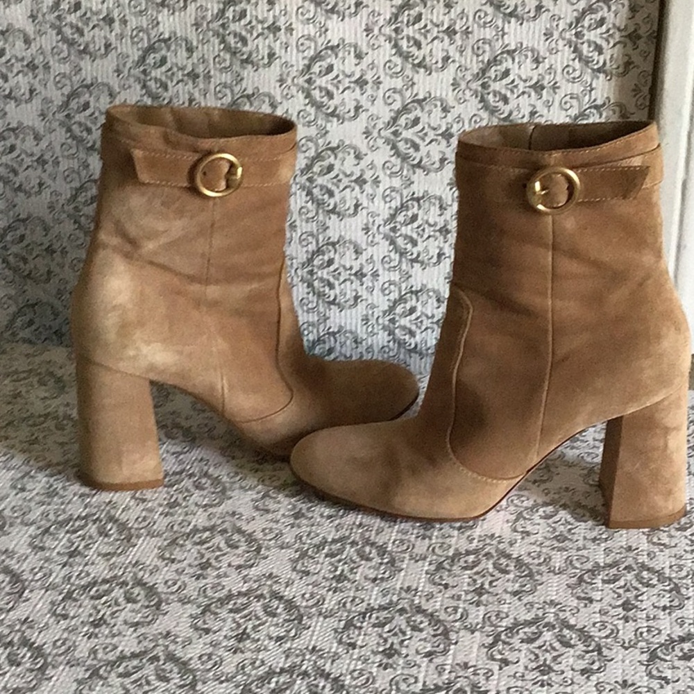 Gianvito Rossi Tan Heeled Boots with Gold Buckle